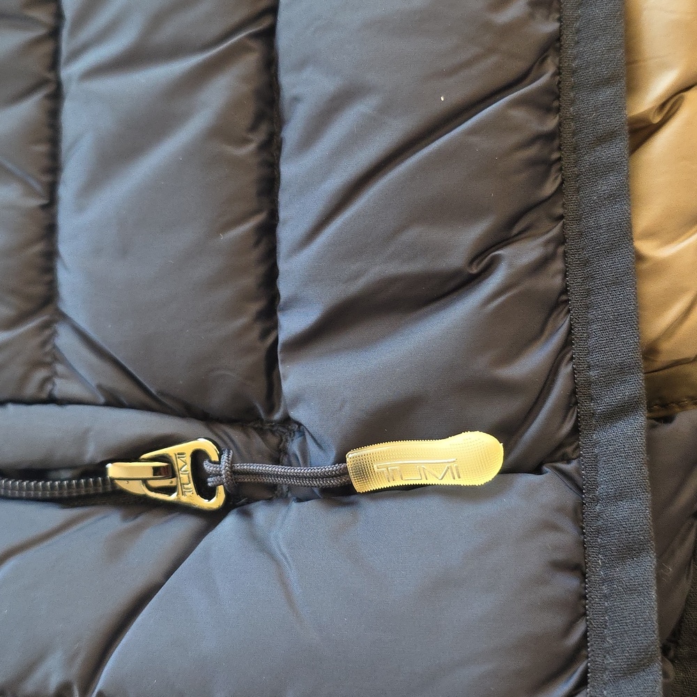 TUMI Packable down puffer jacket! S - Picture 4 of 9